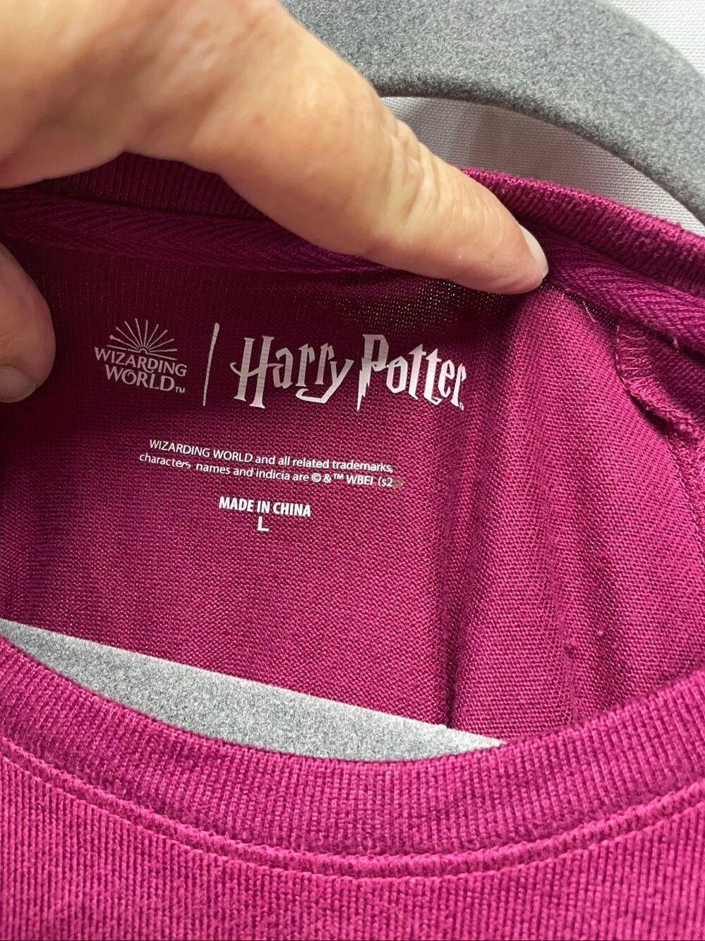 Harry Potter Wizarding World Women’s L Burgundy Top - Picture 3 of 3